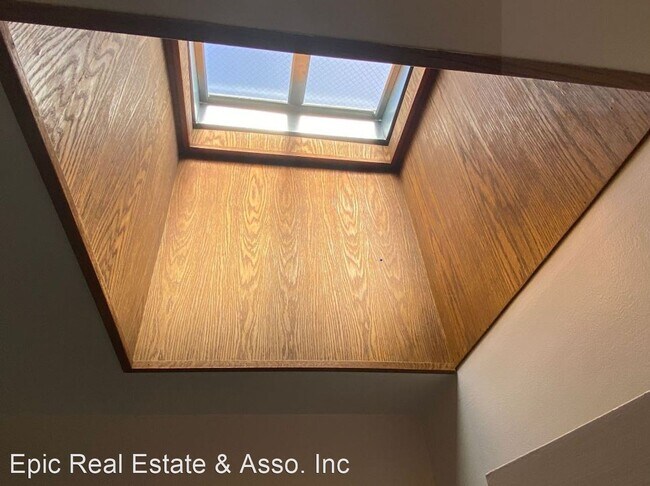 Foto del edificio - 4 br, 3 bath House - 42 Staples Ave