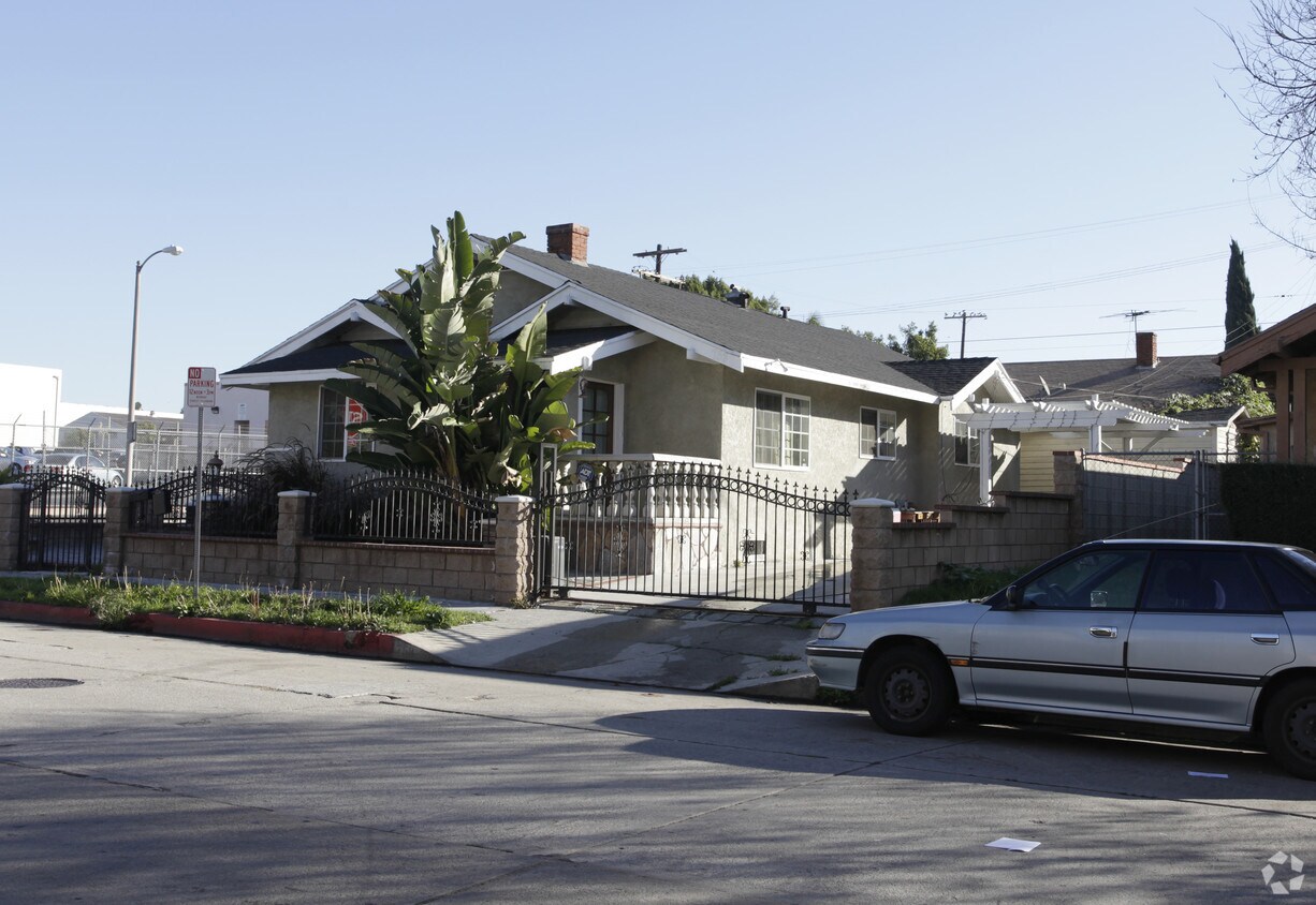 Primary Photo - 758-760 Wilcox Ave