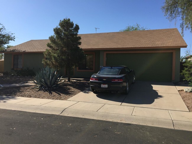 Foto del edificio - 465 E Providence Dr