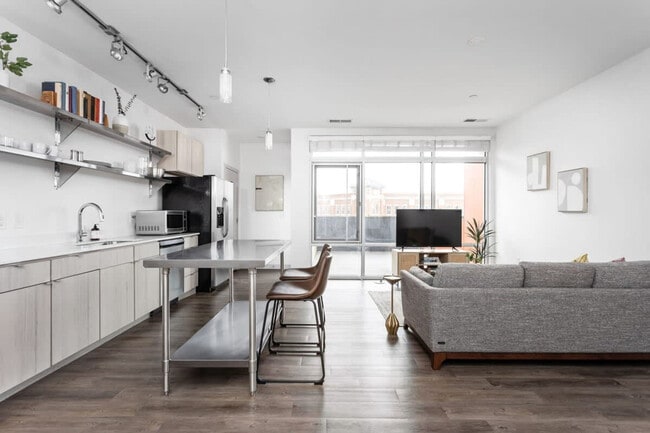 Foto del edificio - 747 N College Ave