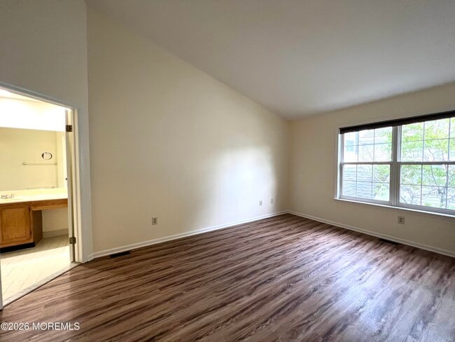 Building Photo - 757 Banyan Ct
