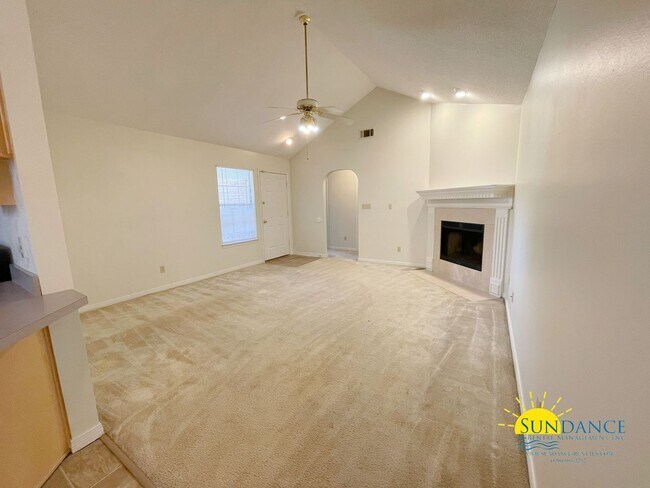 Building Photo - Lovely 3 Bedroom Home in Shalimar