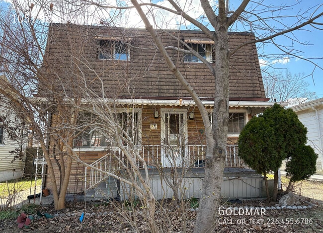 Building Photo - All inclusive room rental perfect for students and working professionals