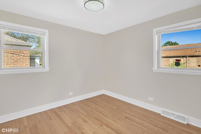 Building Photo - 2246 W 71st