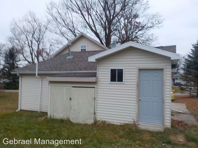 Building Photo - 5651 Forest Ave
