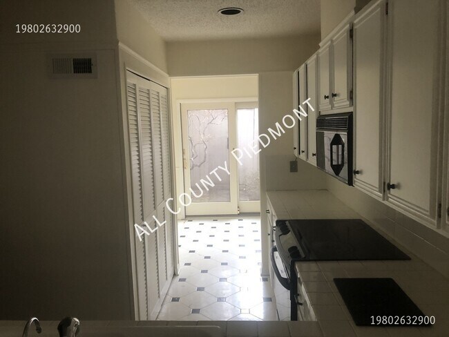 Foto del edificio - 43 Old Post Rd