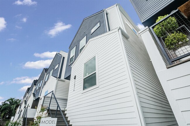 Foto del edificio - 1131 W 17th St