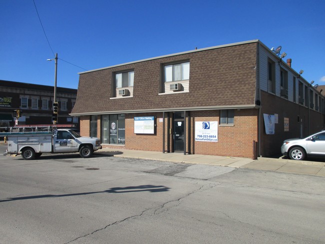 Building Photo - 1419 Lake