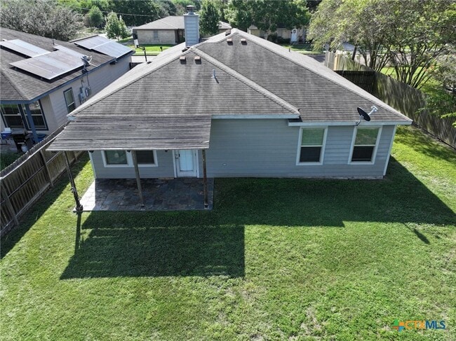 Building Photo - 2902 Lenora Dr