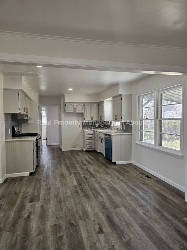 Foto del edificio - 1030 N Hickory Ave