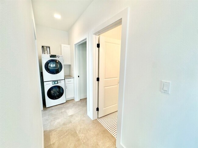 Building Photo - 2102 Mechanic St