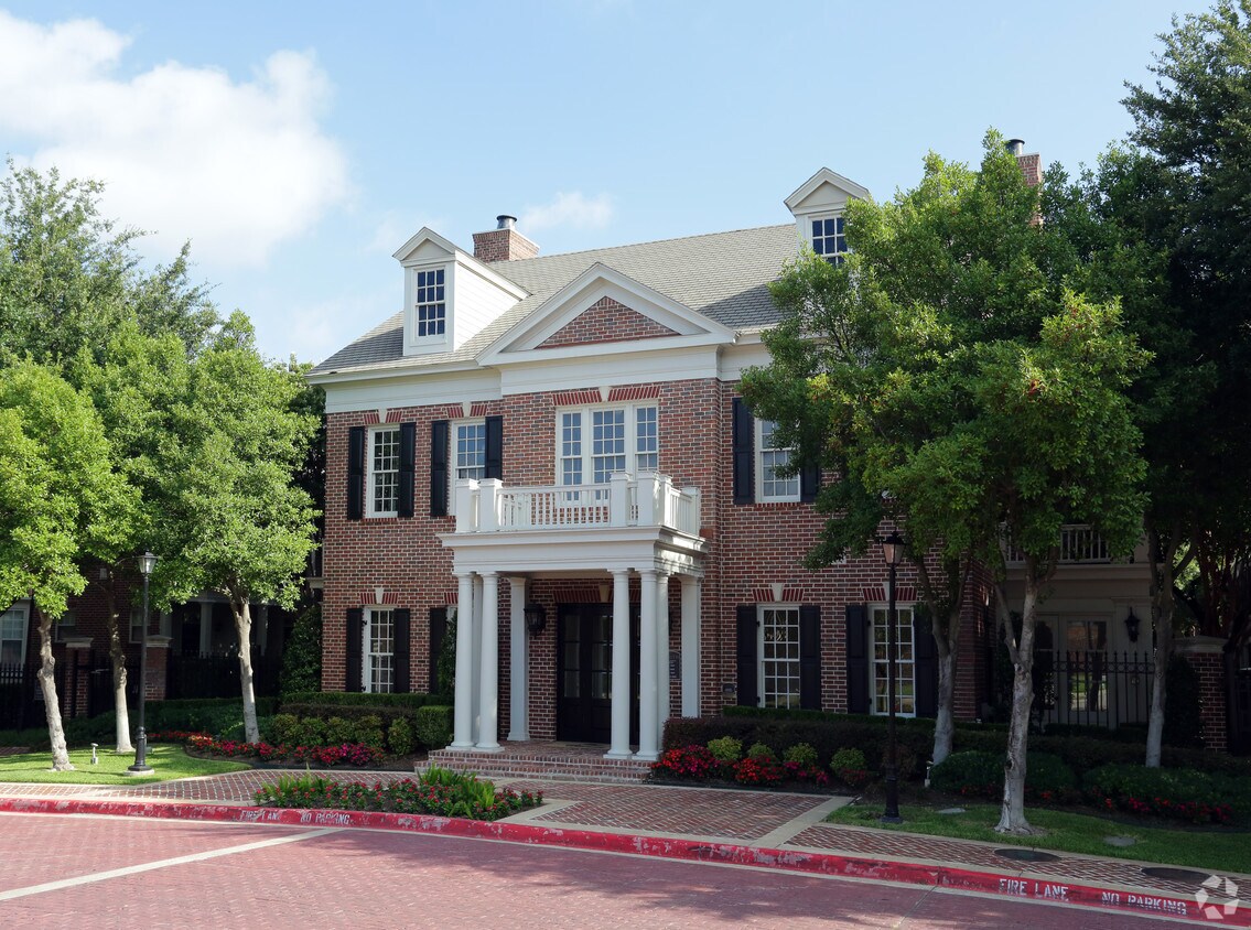 The Caruth Premier Townhome Apartments Apartments in Dallas, TX