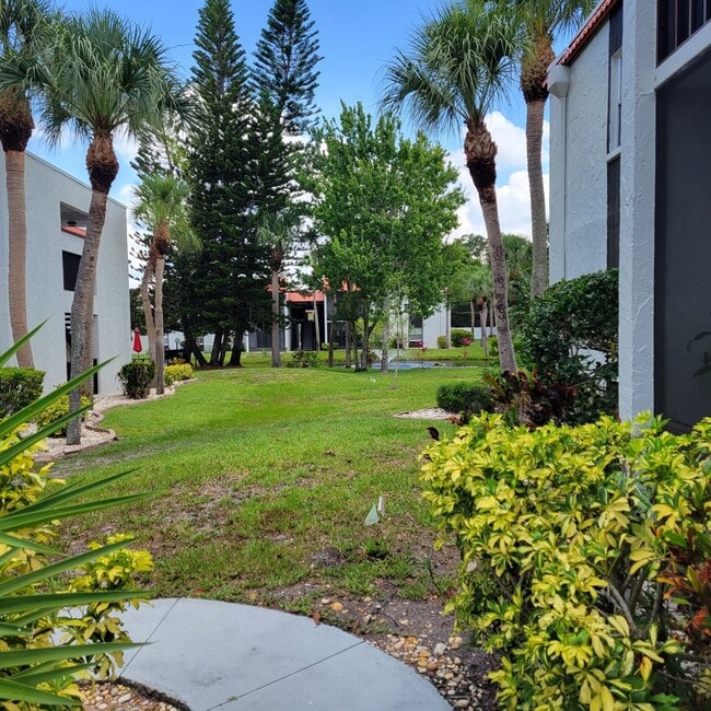 Foto del edificio - Seasonal/short term 2/2 ground floor condo downtown Sarasota.