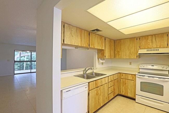 Foto del edificio - 6120 Whiskey Creek Dr