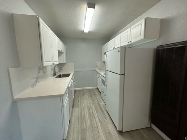 Foto del edificio - Two Bedroom Apartment