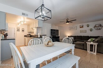 Building Photo - 14234 N Oakwood Ln