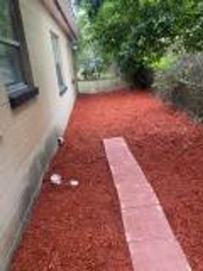 Foto del edificio - Lambert St Duplex