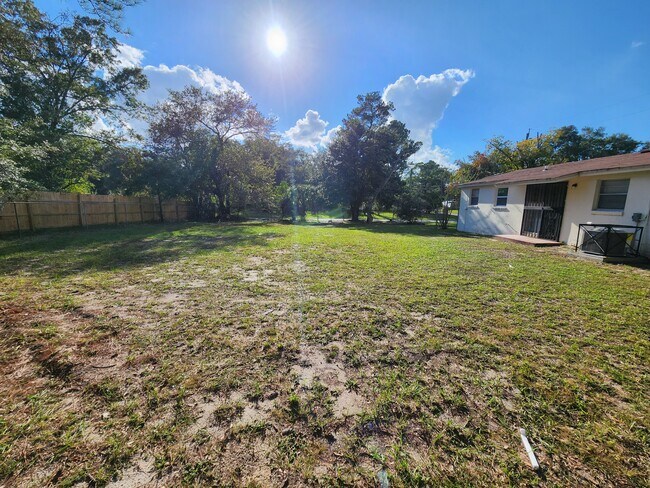 Building Photo - Adorable and Remodeled 3 BD/1.5 BA homes o...