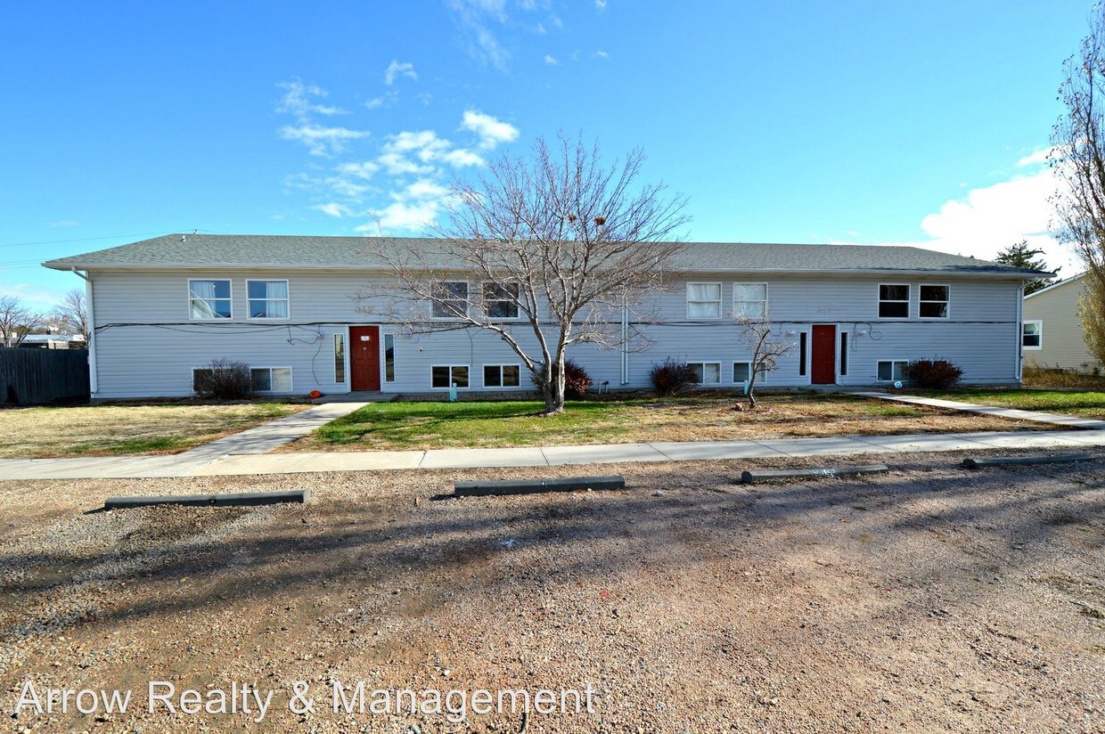 Primary Photo - 219 Applewood St