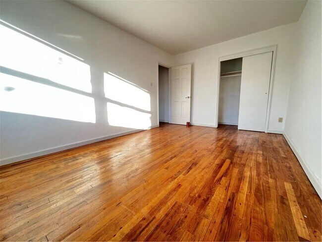 Foto del edificio - 2161 W 12th St
