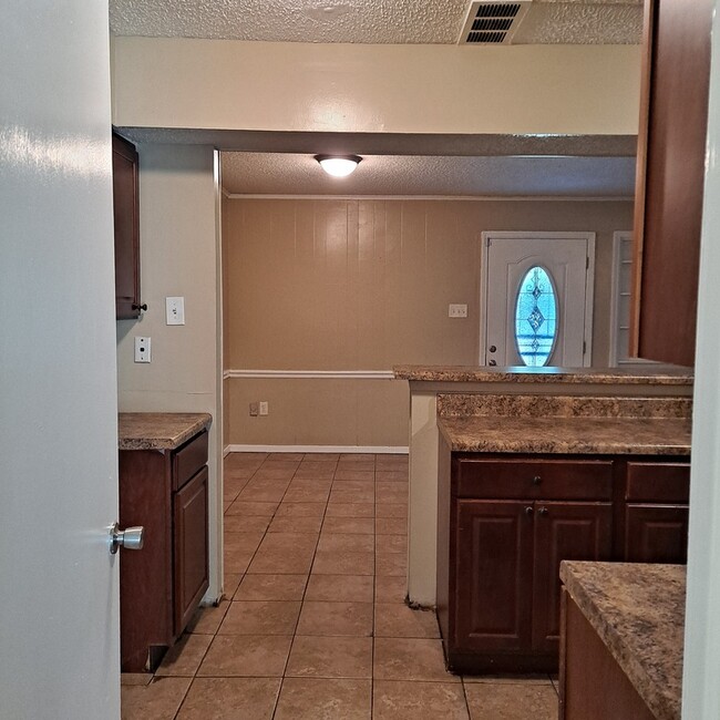 Building Photo - 3617 Chesterwood Dr