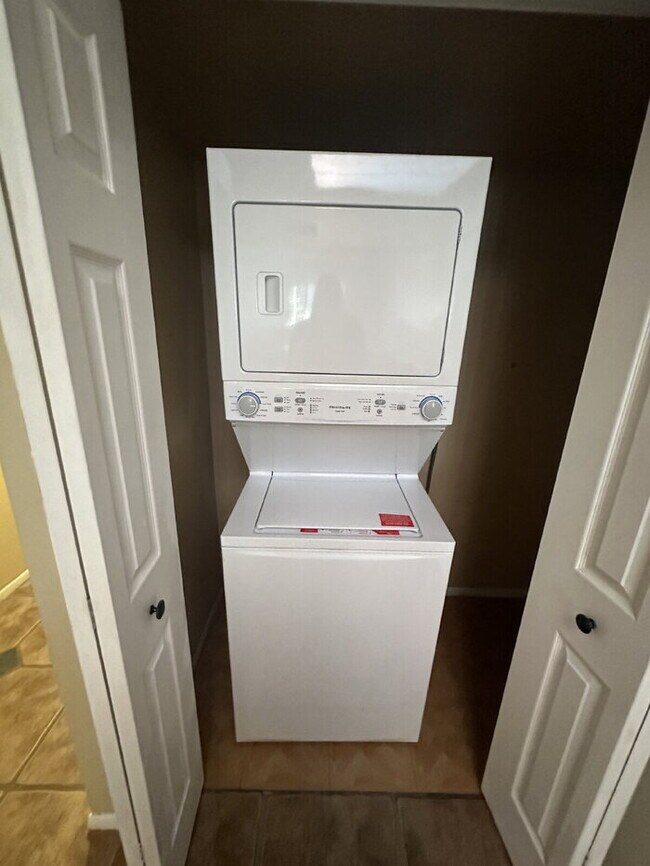 Foto del edificio - Townhome in non-age restricted area of Green Valley