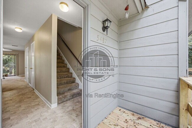 Foto del edificio - 5487 Sombra Del Lago Dr