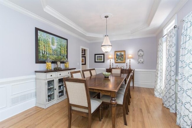 Foto del edificio - 335 Broadmoor Dr