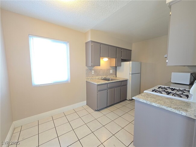 Building Photo - 5248 Pebble Beach Blvd