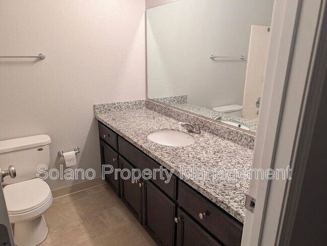 Foto del edificio - 906 Javan Way