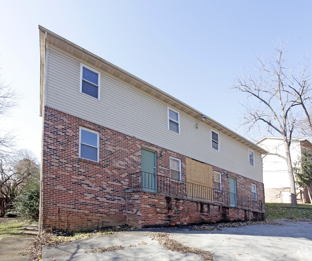 Primary Photo - 3305 Garden Dr