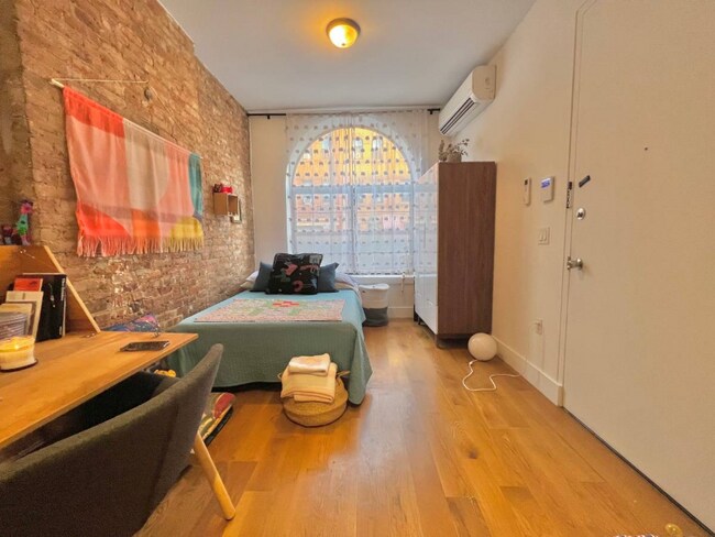 Foto del edificio - 243 Stanhope St