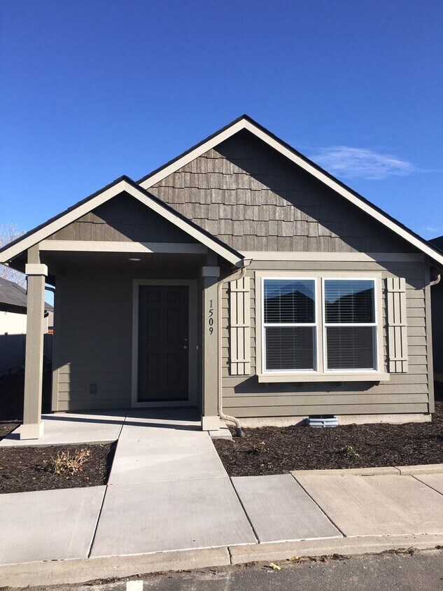 Primary Photo - 3 Bedroom / 2 Bathroom Home in NE Redmond