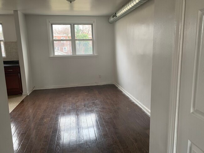 dinning room - 7662 Woodbine Ave