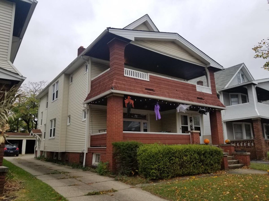 Foto principal - 2058 Waterbury Rd