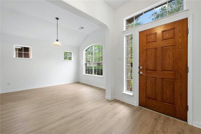 Building Photo - 7917 Alophia Dr