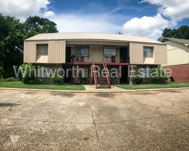 Building Photo - 624 33rd St E
