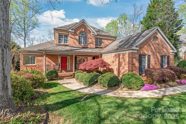Building Photo - 255 Fernbrook Dr