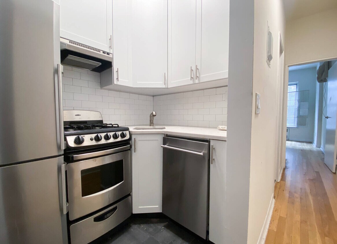 Foto principal - 164 E 90th St