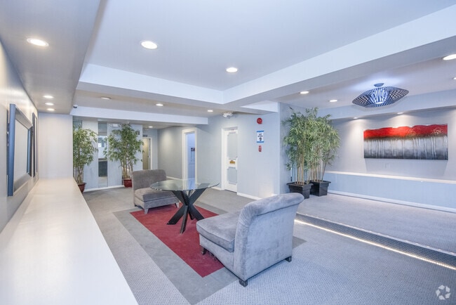 Lobby - 1725 Camino Palmero St, Los Angeles, CA 90046