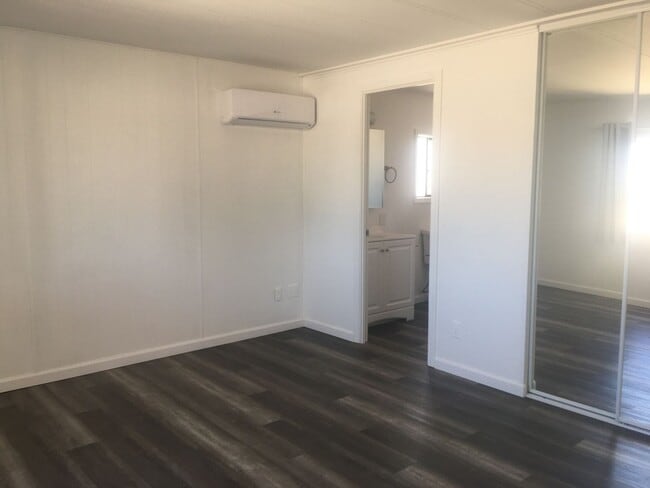 Building Photo - 3 Bedroom, 2 Bathroom Home