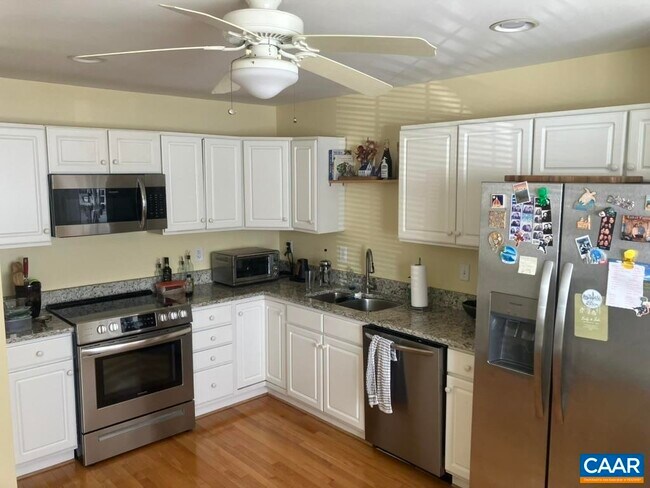 Foto del edificio - 1420 Lilac Ct