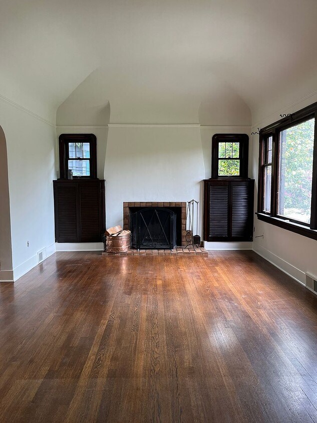 Foto principal - 2427 E McGraw St