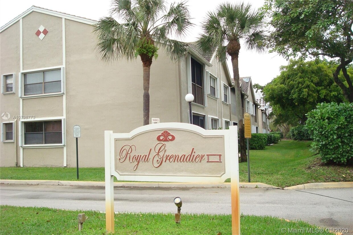 Primary Photo - 9609 Riverside Dr