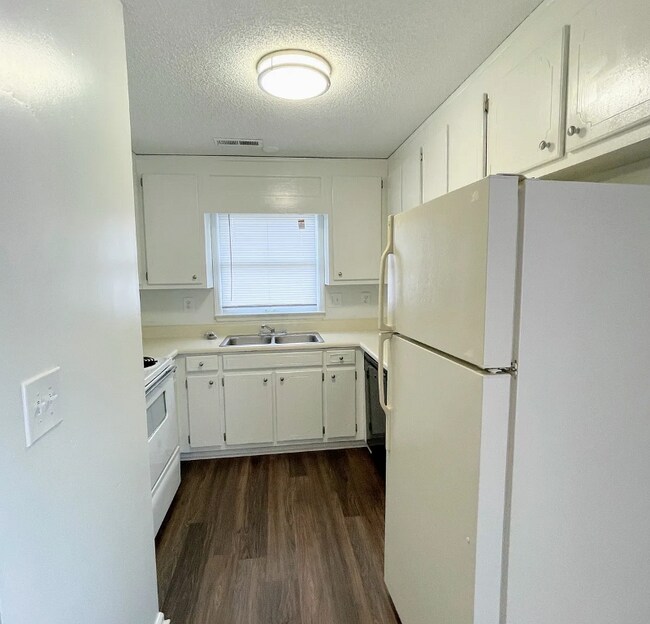 Foto del edificio - 4419 Torrance Dr NW