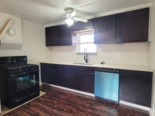 Foto del edificio - Charming 3 bed 1 bath 2 garage house in Pu...