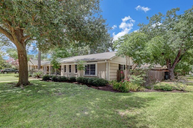 Building Photo - 5502 Lincrest Ln