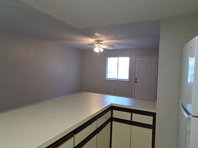 Foto del edificio - 4837 S Lakewood Dr