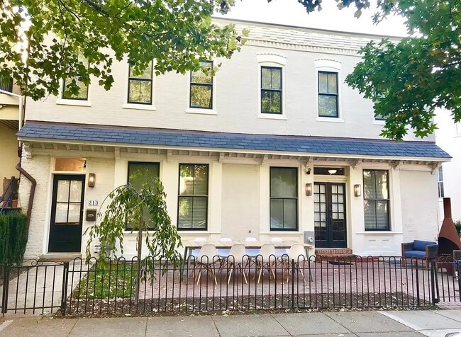 Photo - 213-211 11th St NE House