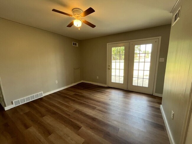 Foto del edificio - Renovated 3 Bedroom 1.5 Bath Home for Rent!
